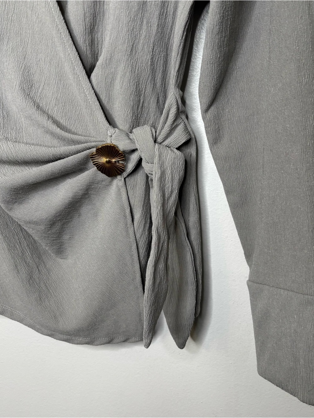 NWT Anthropologie Hardware Wrap Top Long Sleeve Gray Size Small - Picture 3 of 10